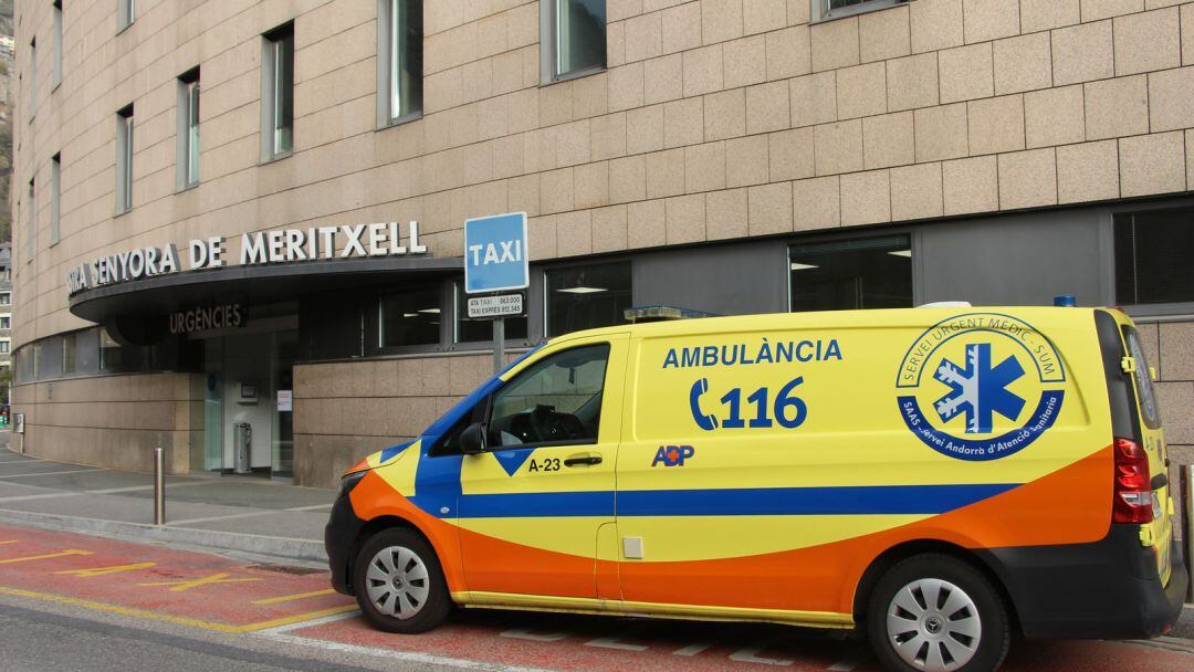 En total, a l'Hosptital són set persones, cinc en aquest espai i dos més la Unitat de Cures Intensives on requereixen de ventilació mecànica