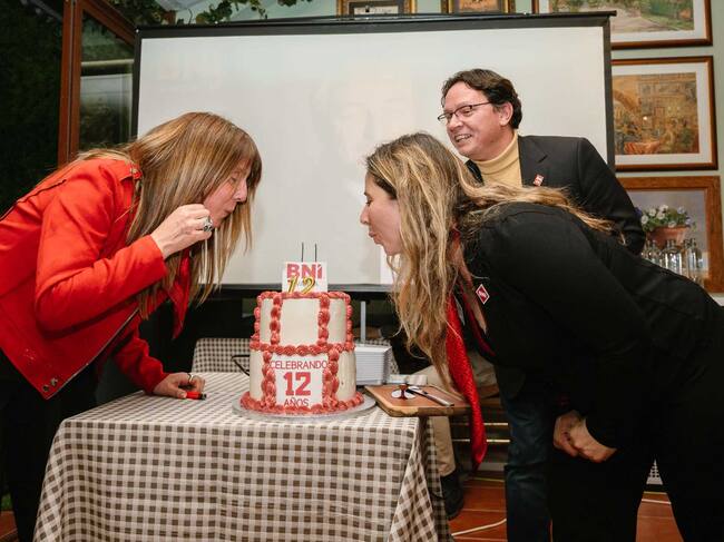 No faltó la tarta del 12 aniversario con velas incluidas que se soplaron como es habitual en las celebraciones