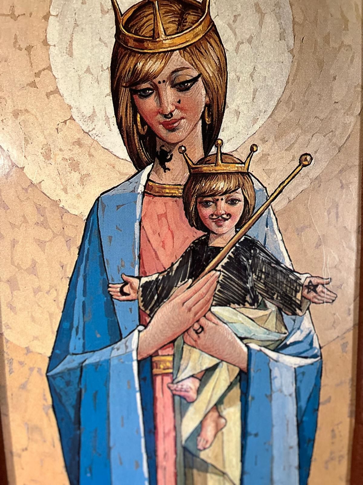 Pintadas en un cuadro de la Virgen María en la ermita de La Malena en Arguis