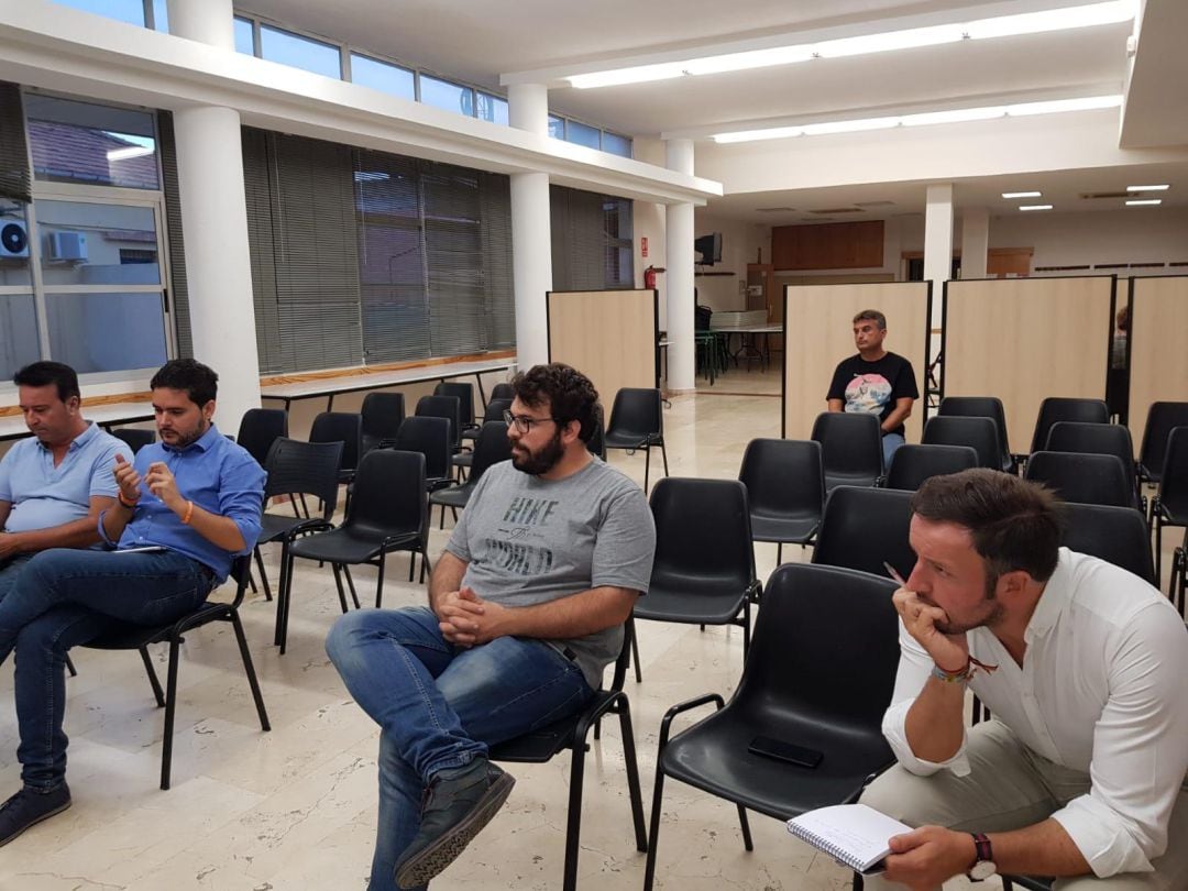 Imagen de la reunión con la presencia solo de los partidos políticos