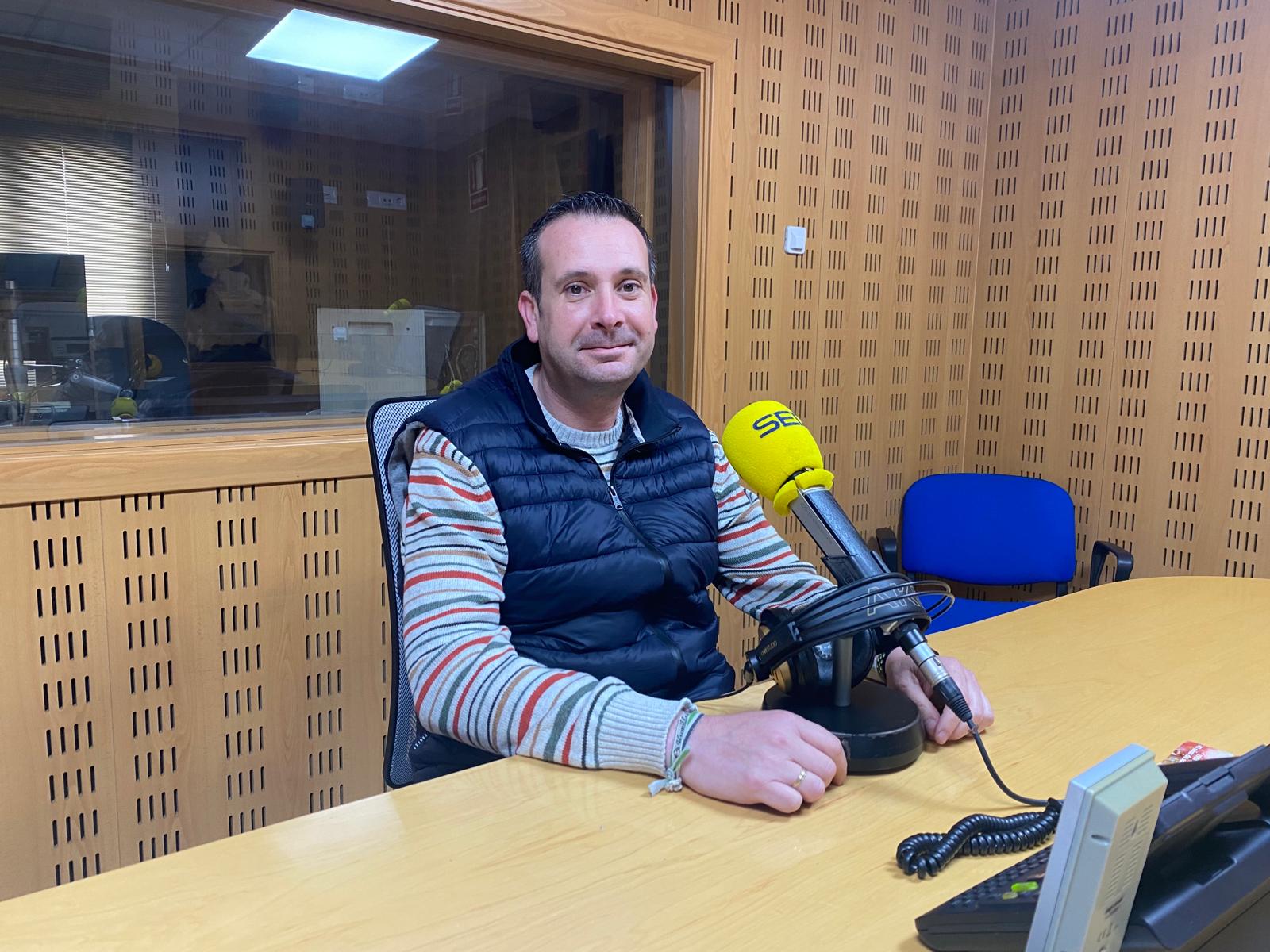 Javier Dopico, Hermano Mayor de la Hermandad de Las Lágrimas, en los estudios de Ser Mérida