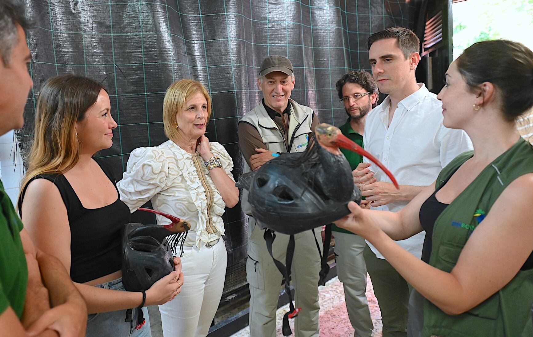 Alcaldesa de Jerez con un Ibis Eremita