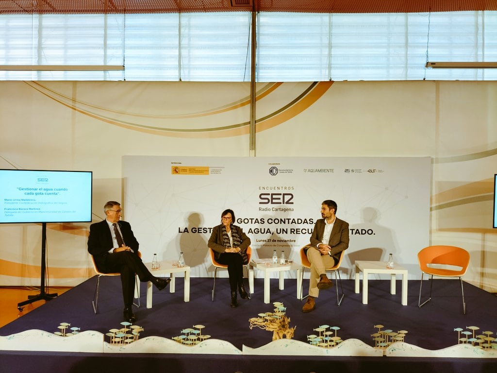 Marrio Urrea, presidente de la CHS, Francisca Baraza, Delegada de la Mancomunidad de Canales del Taibilla y Lázaro Giménez, director de Contenidos en la Cadena SER en la Región de Murcia