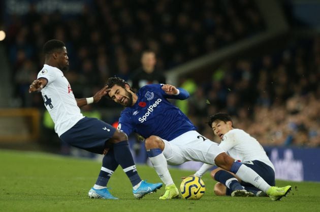 El momento de la entrada de Son a André Gomes.