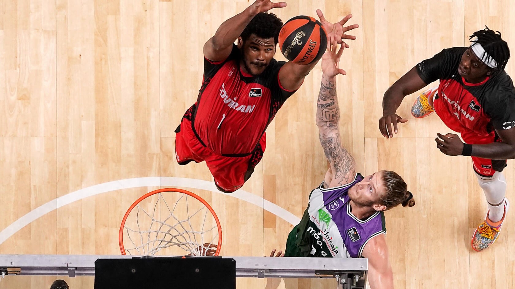 Imagen del enfrentamiento entre los dos equipos durante la temporada anterior