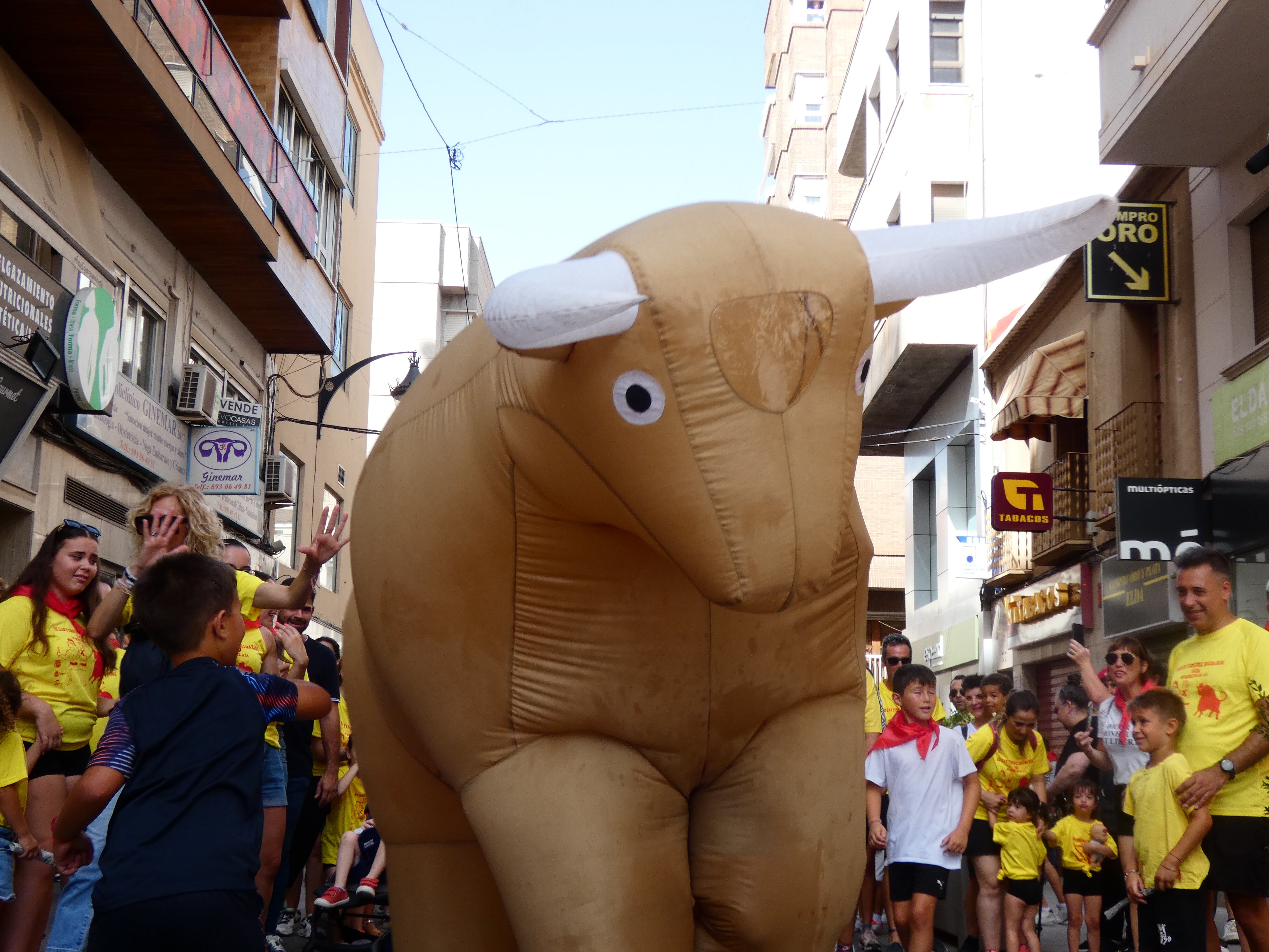 Se celebra la III Edición de los San Fermines Solidarios en Elda
