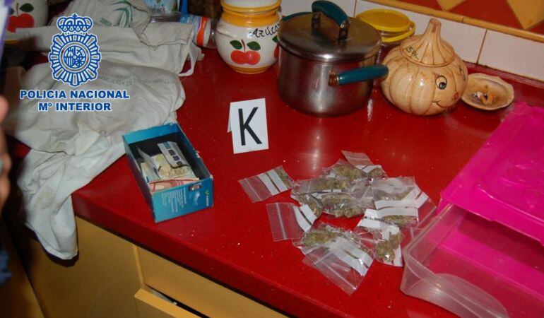 Desmantelado punto de venta de sustancias estupefacientes