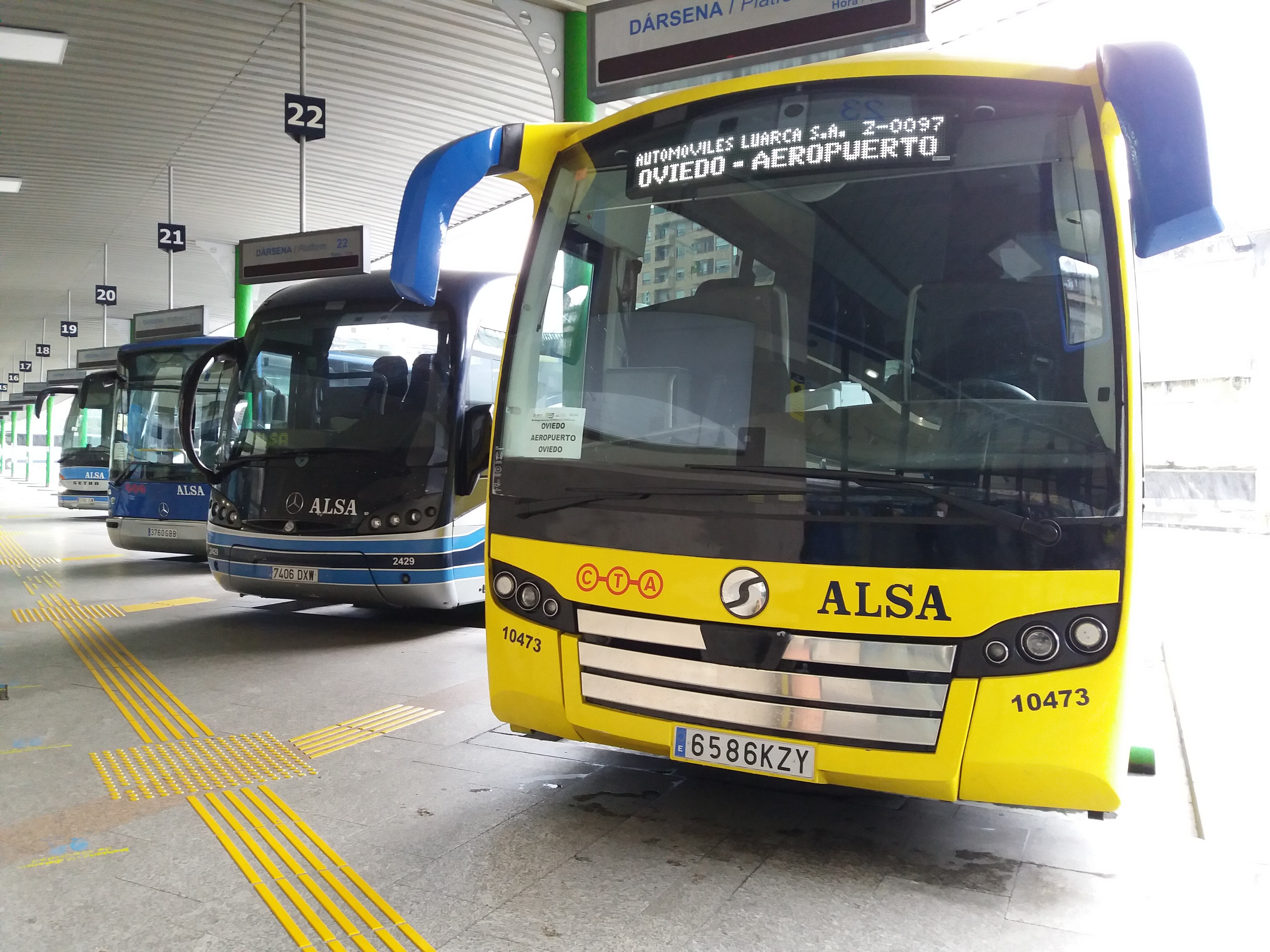 Autobuses en la estación de Oviedo