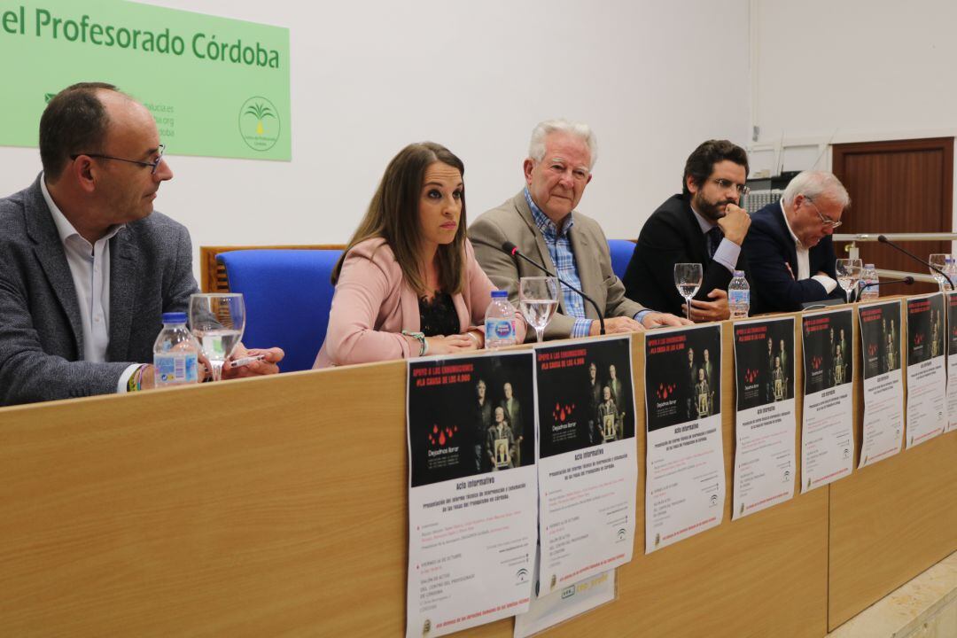 Acto de la asociación Dejadnos Llorar con la presencia de las adminsitraciones 