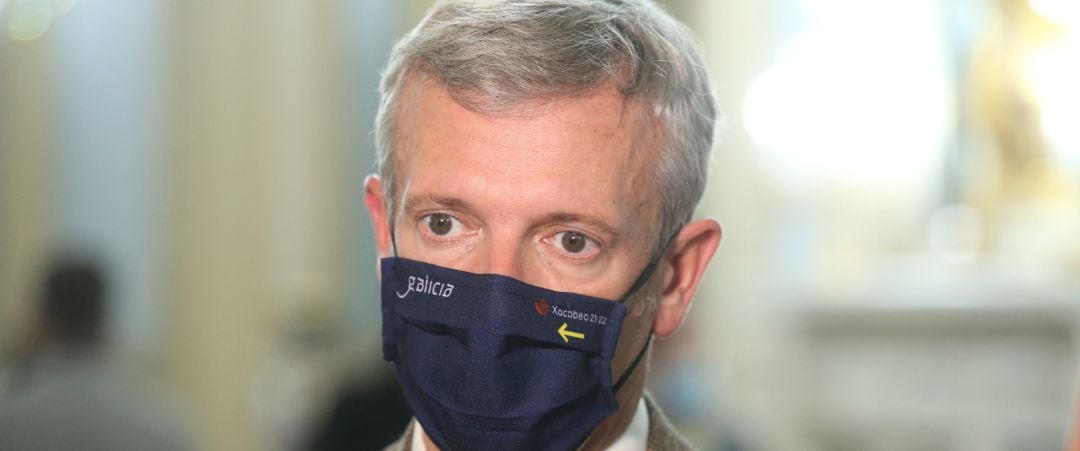 El vicepresidente gallego, Alfonso Rueda, responde a los medios en una reunión del Comité Preparatorio de Impulso y de Seguimiento de la Conferencia de Presidentes, en el Paseo de la Castellana, a 26 de noviembre de 2021, en Madrid, (España). Esta reunión