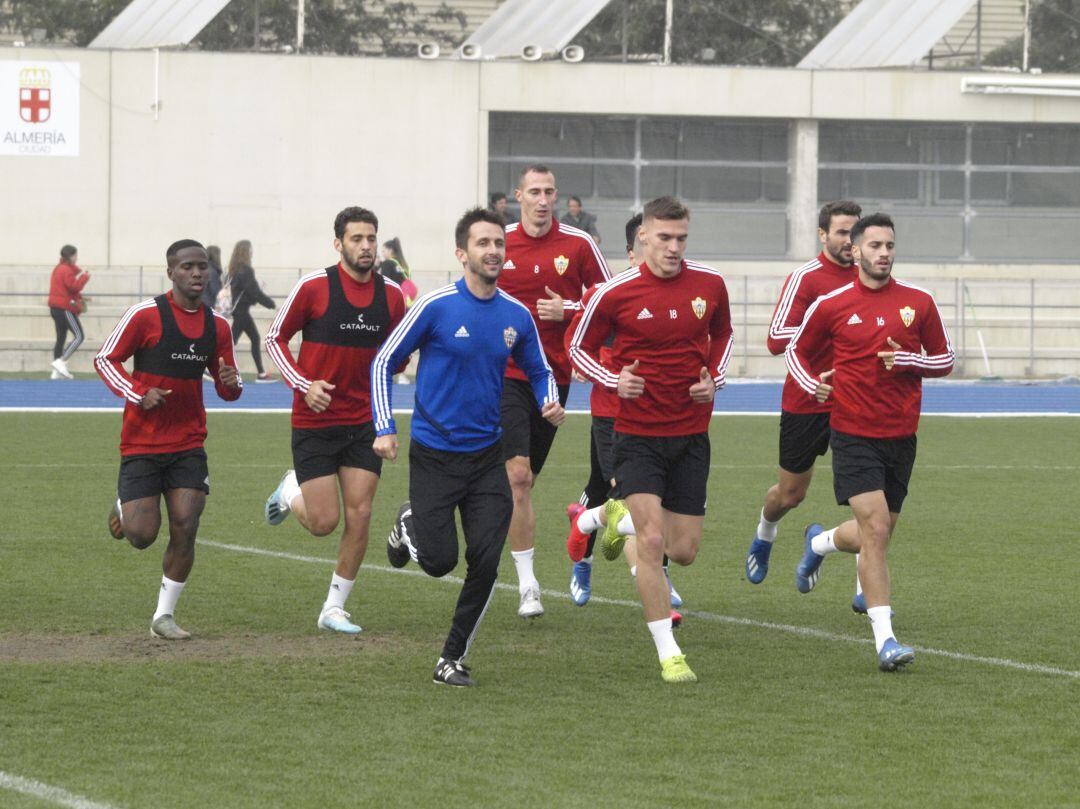 Javi Agenjo en un entrenamiento en el Anexo.