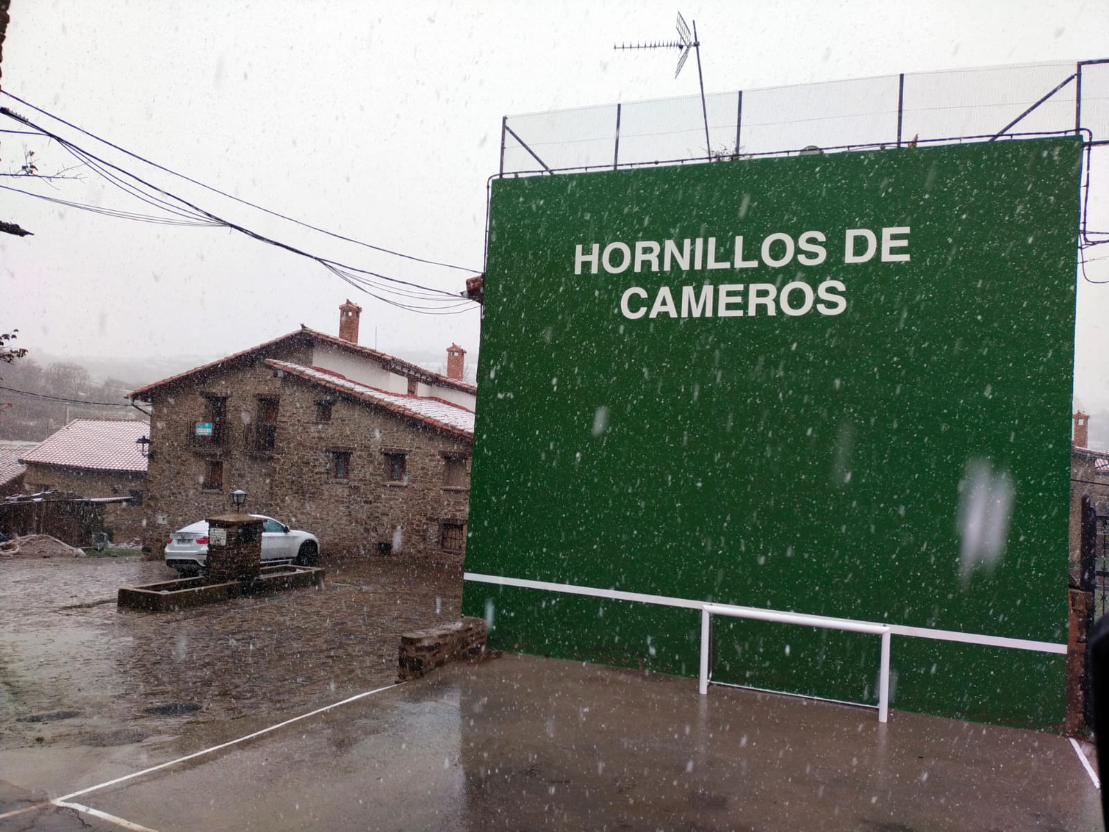 Copos de nieve en Hornillos de Cameros