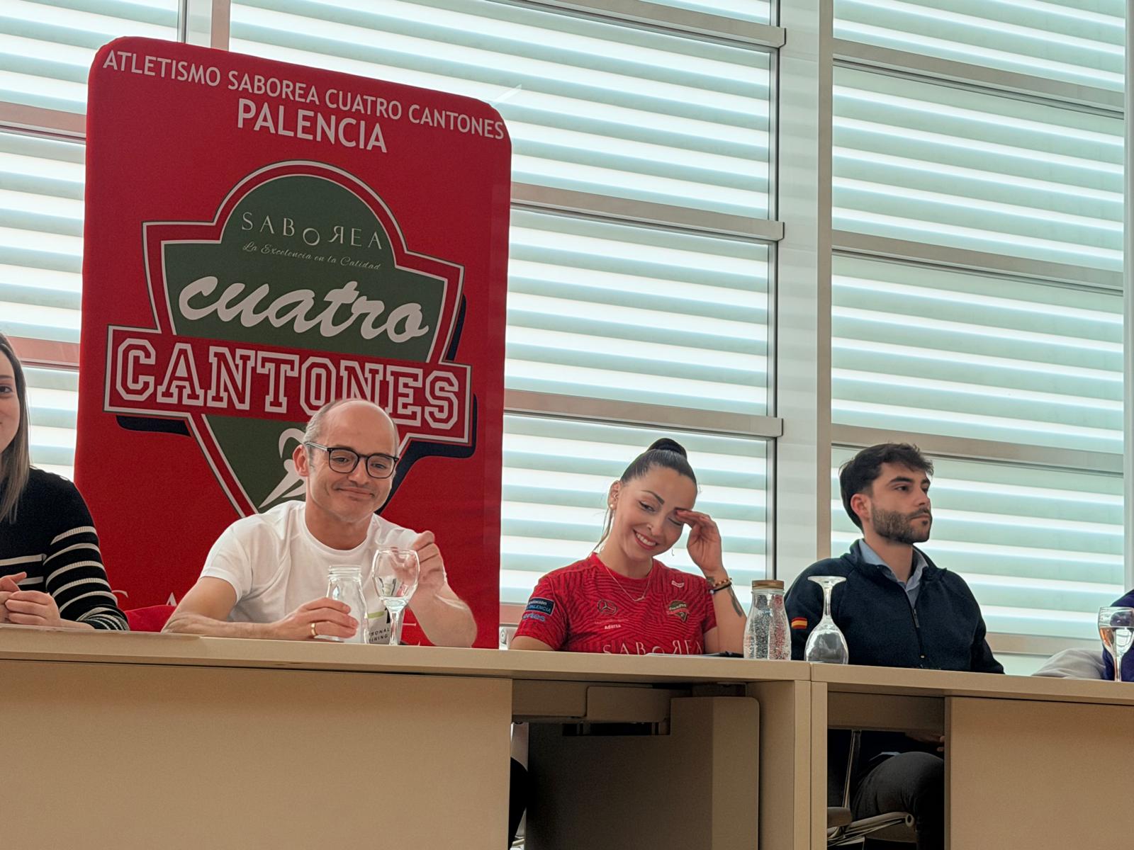 Imagen del acto con el ultrafonidsta David Ontaneda en primer término