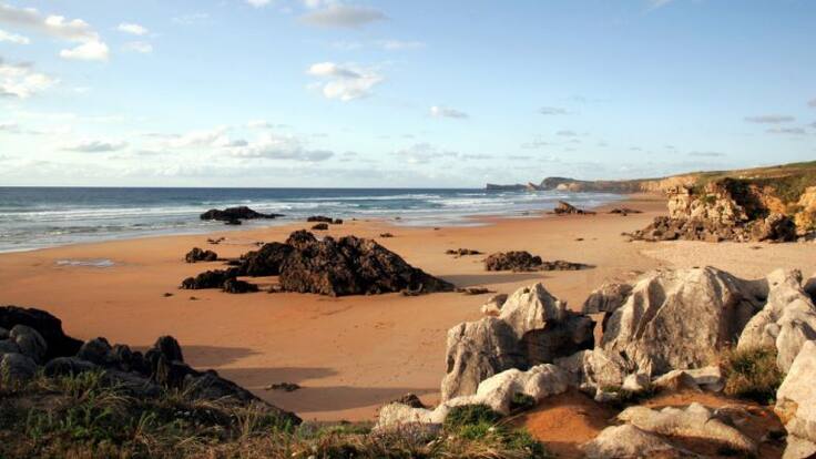Eduardo: "Tengo un hijo pequeño y me afectan las prácticas de cruising que se practican en la playa de Liencres"