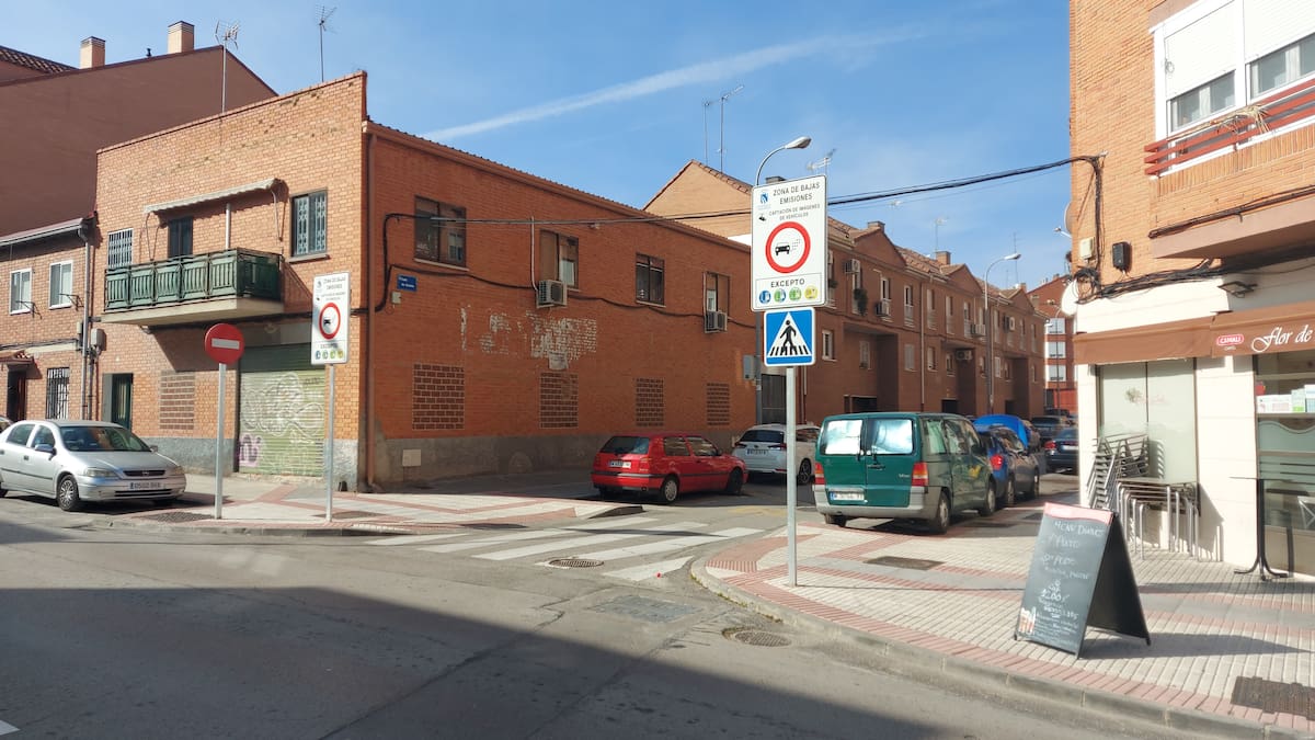 Primer lunes de entrada en vigor de la Zona de Bajas Emisiones de Fuenlabrada, hablamos con vecinos del centro