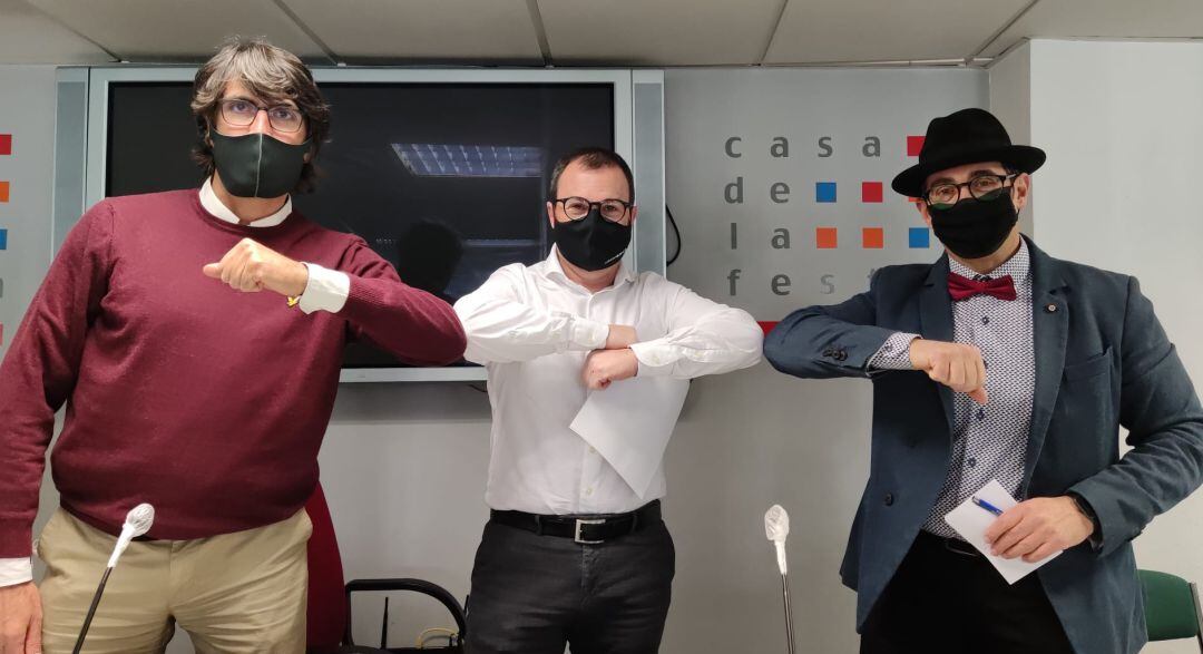 Los respresentantes de las tres asociaciones hosteleras tras la rueda de prensa