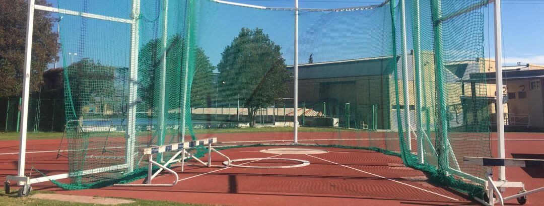Jaula de la pista de la Salobreja después de su reparación en el actual mandato.