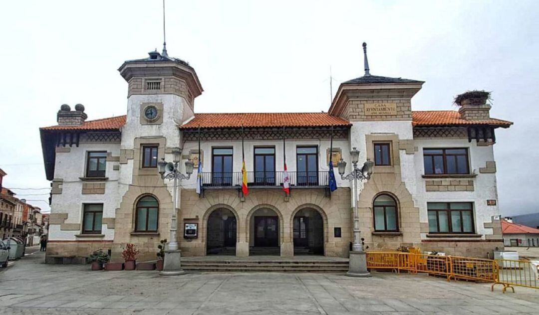 Fachada del Ayuntamiento de El Espinar