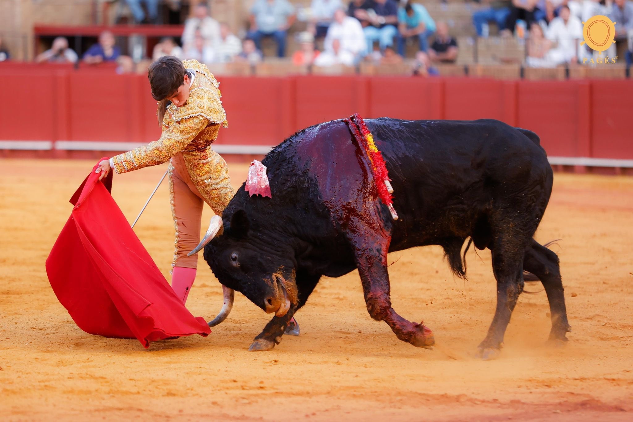 Aarón Palacio, en un mandón pase de pecho