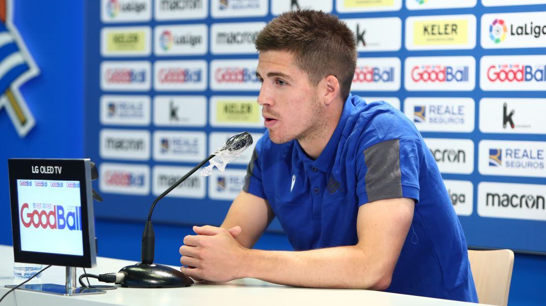 Zubeldia en la sala de prensa de Zubieta vacía de medios