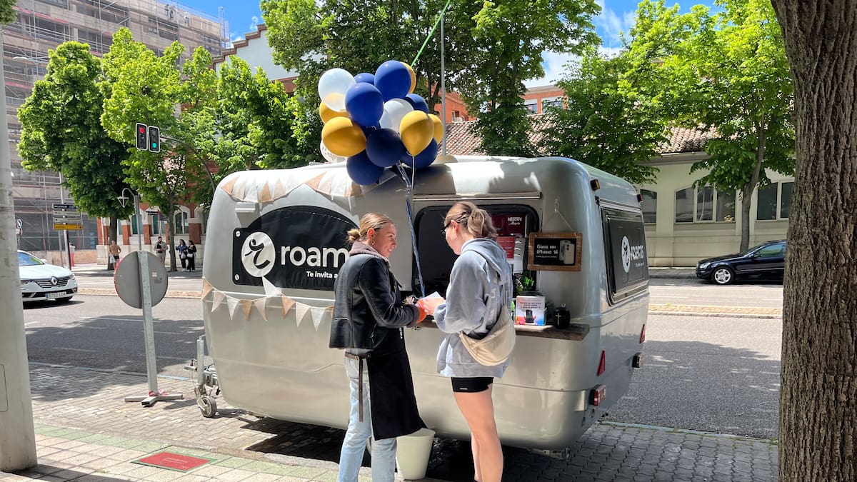 Roams te invita a café y te ayuda a ahorrar hasta mil euros al año