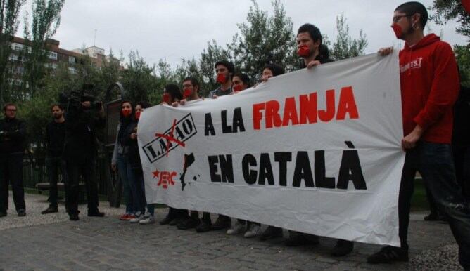 Acció de protesta de les Joventuts d&#039;Esquerra Republicana davant les Corts d&#039;Aragó