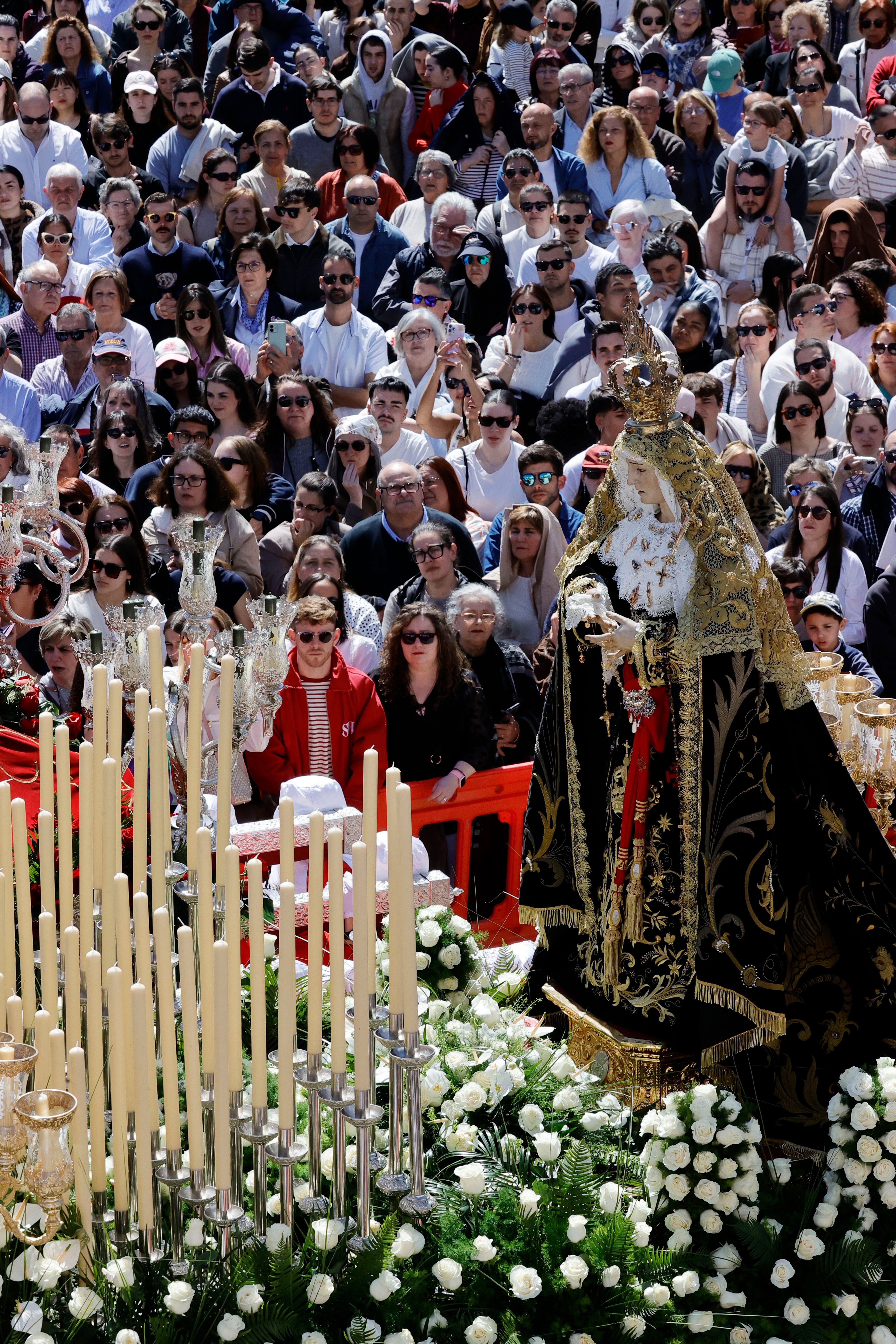 Procesión del Santo Encuentro, celebrada este viernes en la plaza de Armas de Ferrol (foto: Kiko Delgado / EFE)