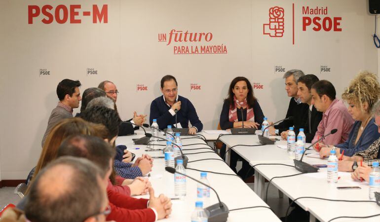 Reunión del Secretario de Organización del PSOE con alcaldes socialistas de la Comunidad de Madrid.