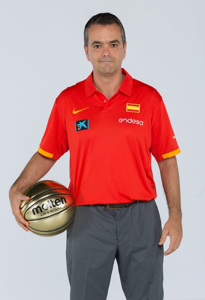 El técnico ayudante del Unicaja Ángel Cañete, ponente de lujo en el clinic de el CB El Palo