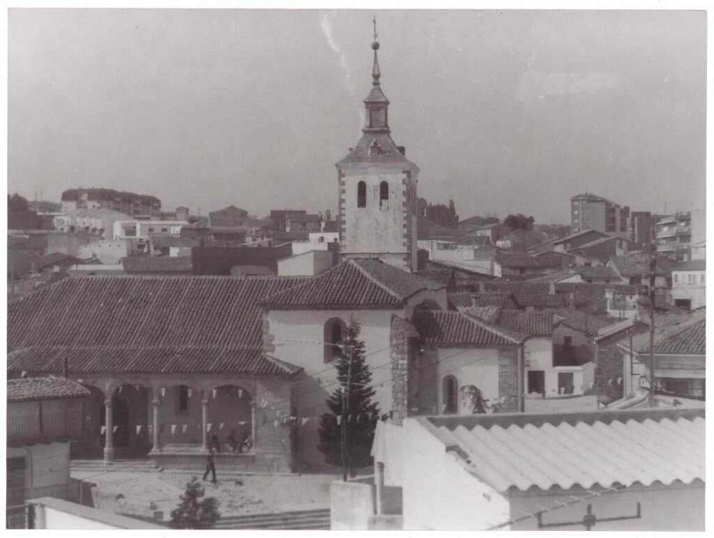 Este municipio es considerado la entrada a la Sierra Norte de Madrid, por lo que comparte historia con sus vecinos serranos, remontándose su origen oficial, también, a la Edad Media