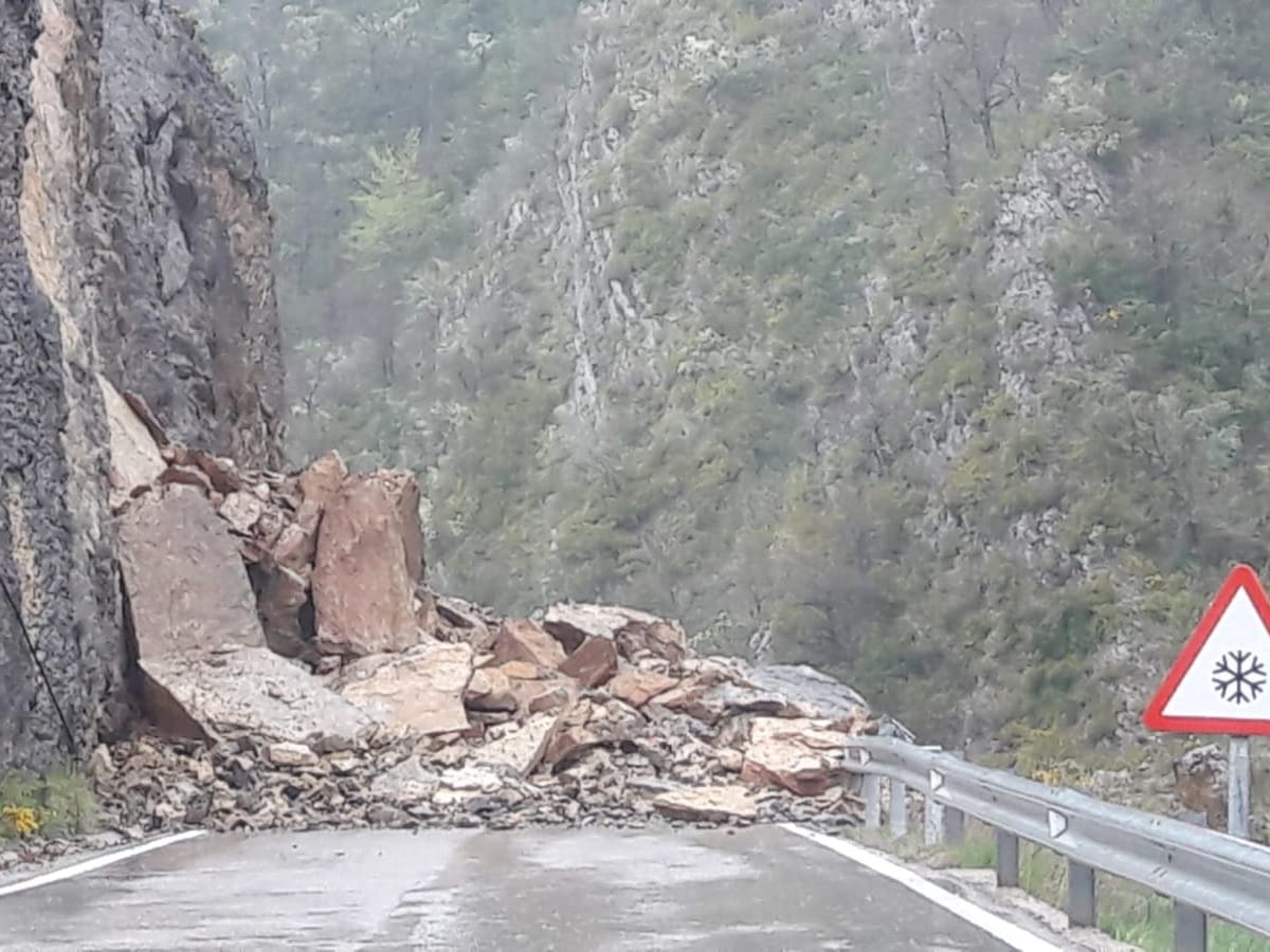 La A-1605 podría abrirse por completo este martes
