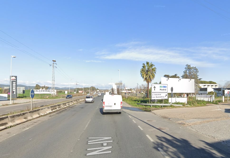 Acceso de entrada al polígono de las Quemadas. Córdoba