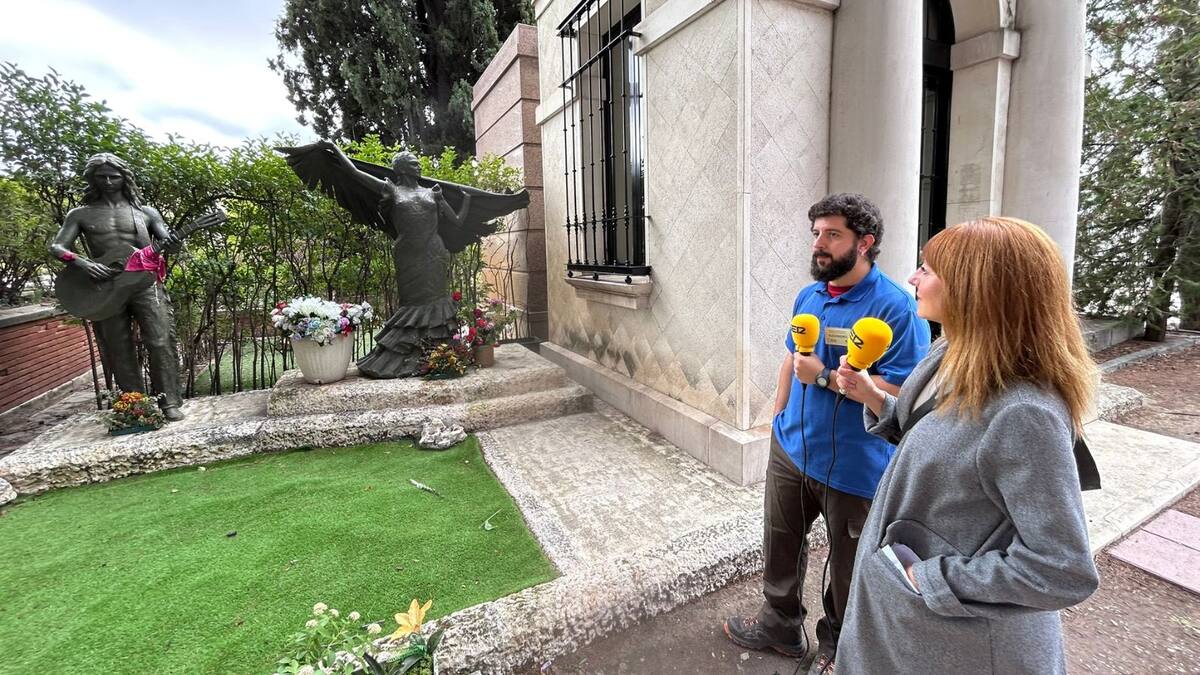 Paseamos por el Cementerio de la Almudena, epicentro de historia y grandes nombres de Madrid