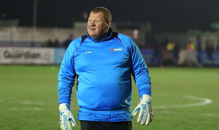 Wayne Shaw, en un partido con el Sutton United