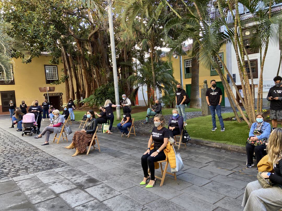 Trabajadores de Ansina protestan a las puertas del juzgado.