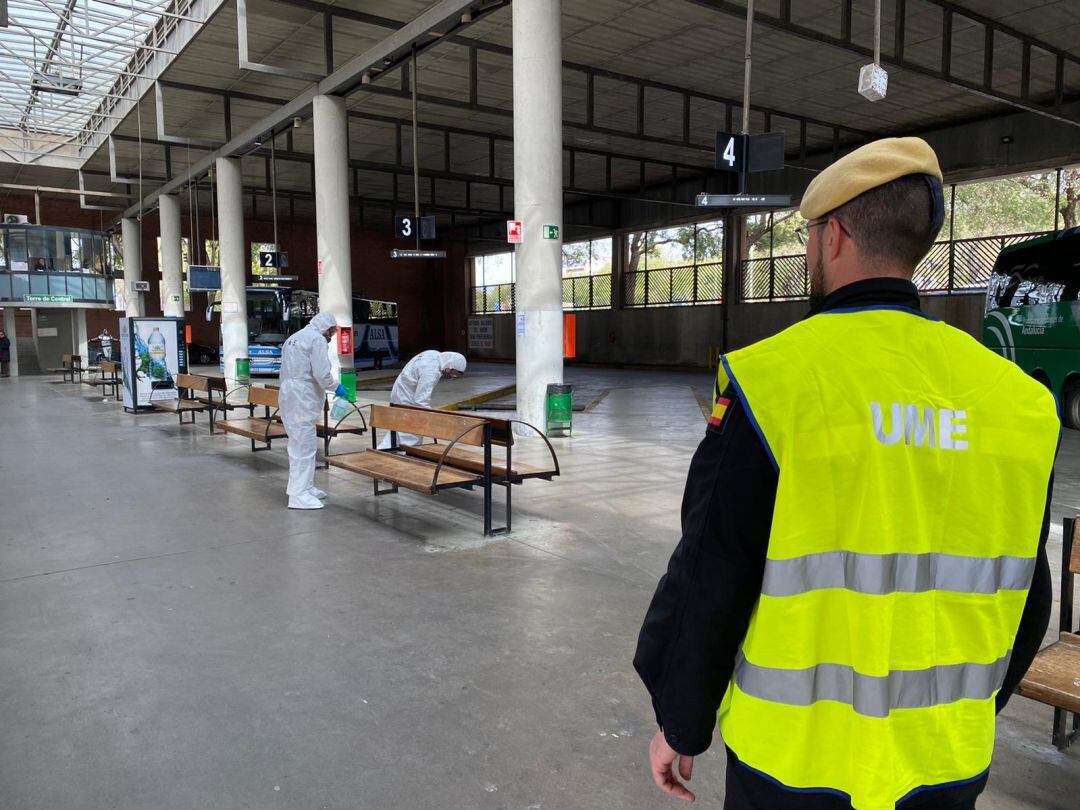 Labores de desinfección de la UME en Plaza de Armas