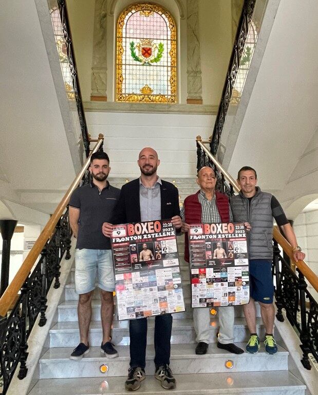 José Pérez Cid &#039;Tigre de Amaña&#039;, segundo por la derecha, en la presentación de la velada de boxeo del pasado mes de junio