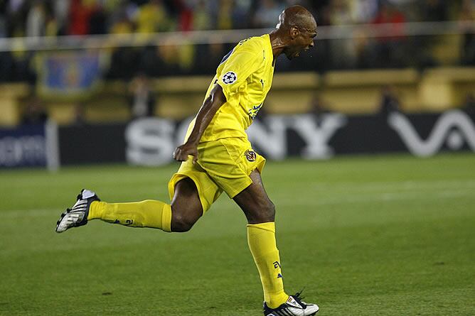 Un libre directo de Senna da al Villarreal su primera victoria en esta Champions