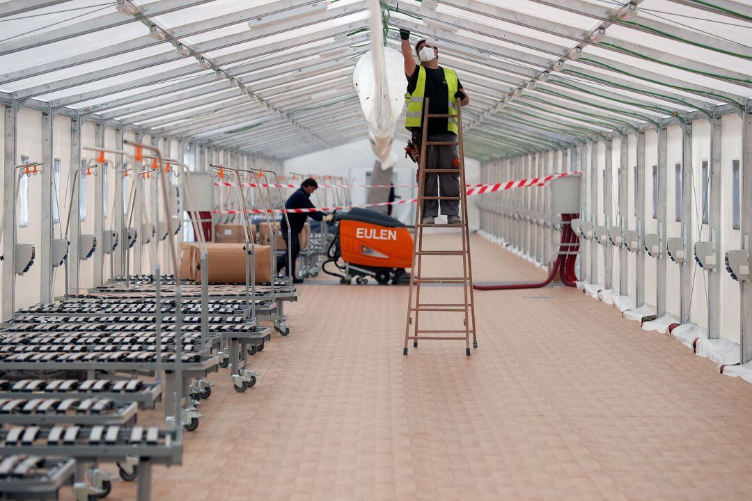 Trabajos en uno de los hospitales de campaña, en una imagen de archivo