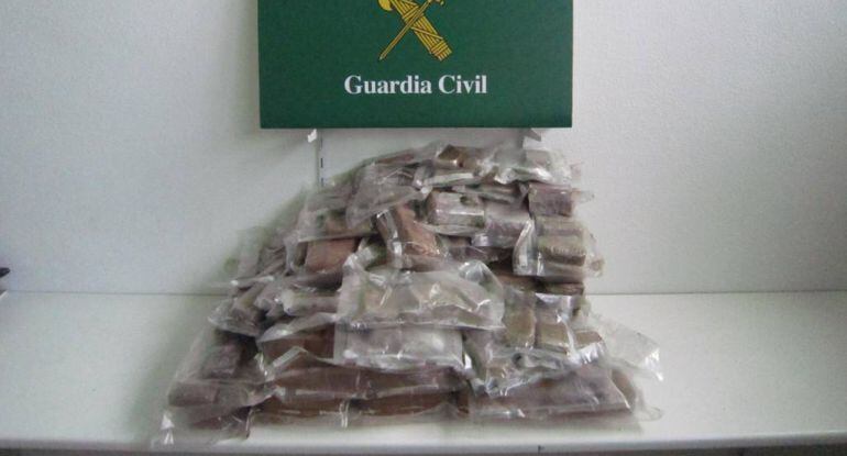 Els detinguts portaven gairebé mitja tona d&#039;haixix al cotxe.