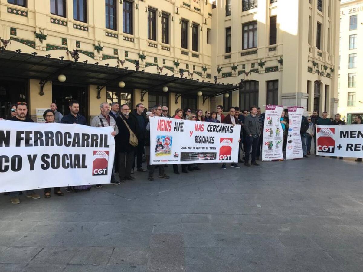 Los afectados por el caos en la red de cercanías de la Comunitat dicen "basta"