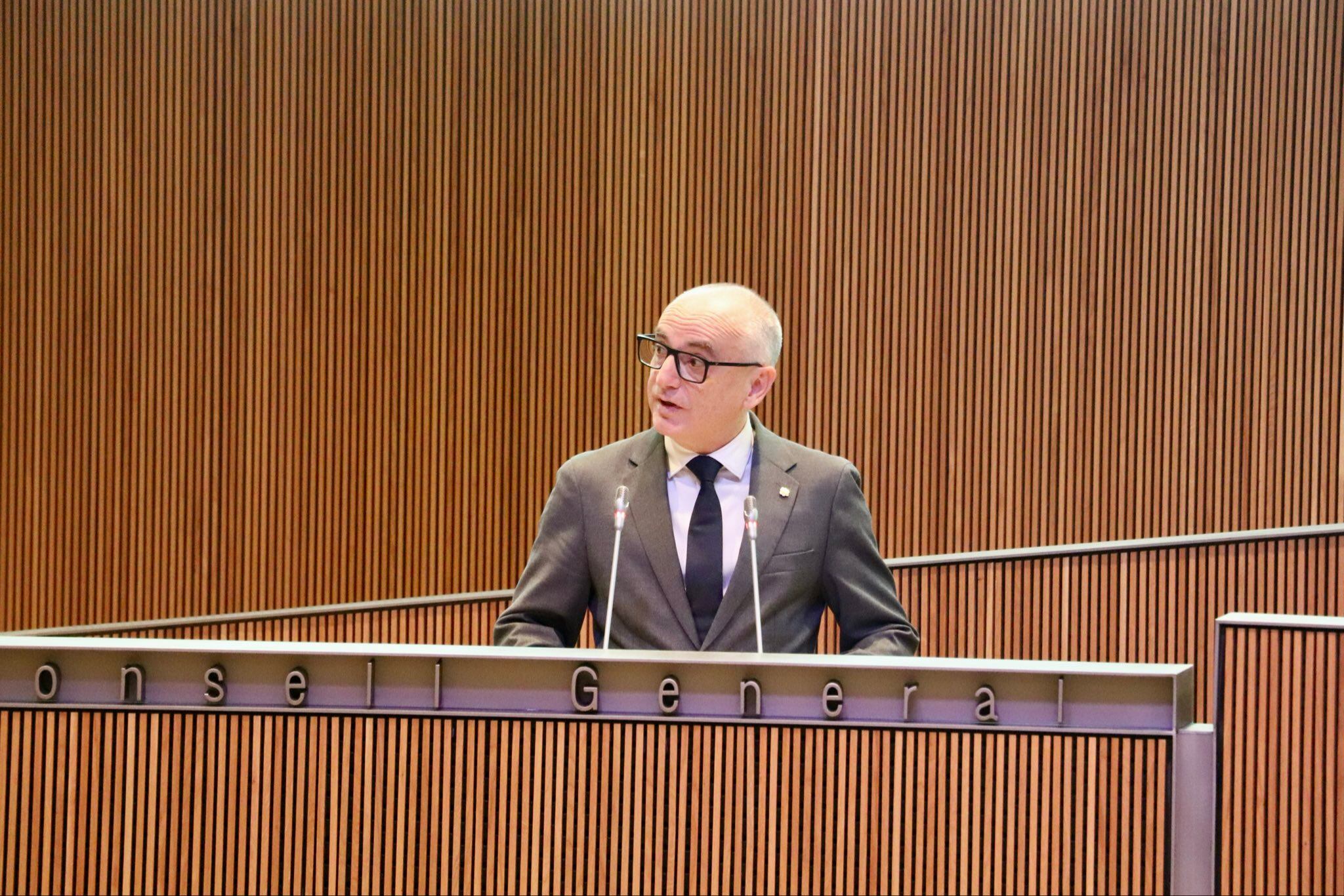 El ministre de Finances, Ramon Lladós, defensa el pla de xoc contra el contraban de tabac al Pas de la Casa davant el Consell General