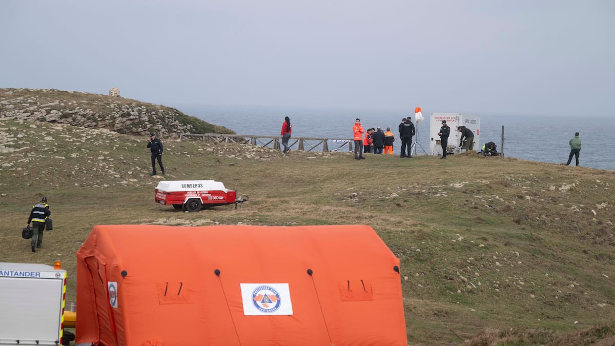 El aviso del 112 Cantabria a la Policía Local de Santander: "El puente está roto, el que pase se puede caer a las rocas"