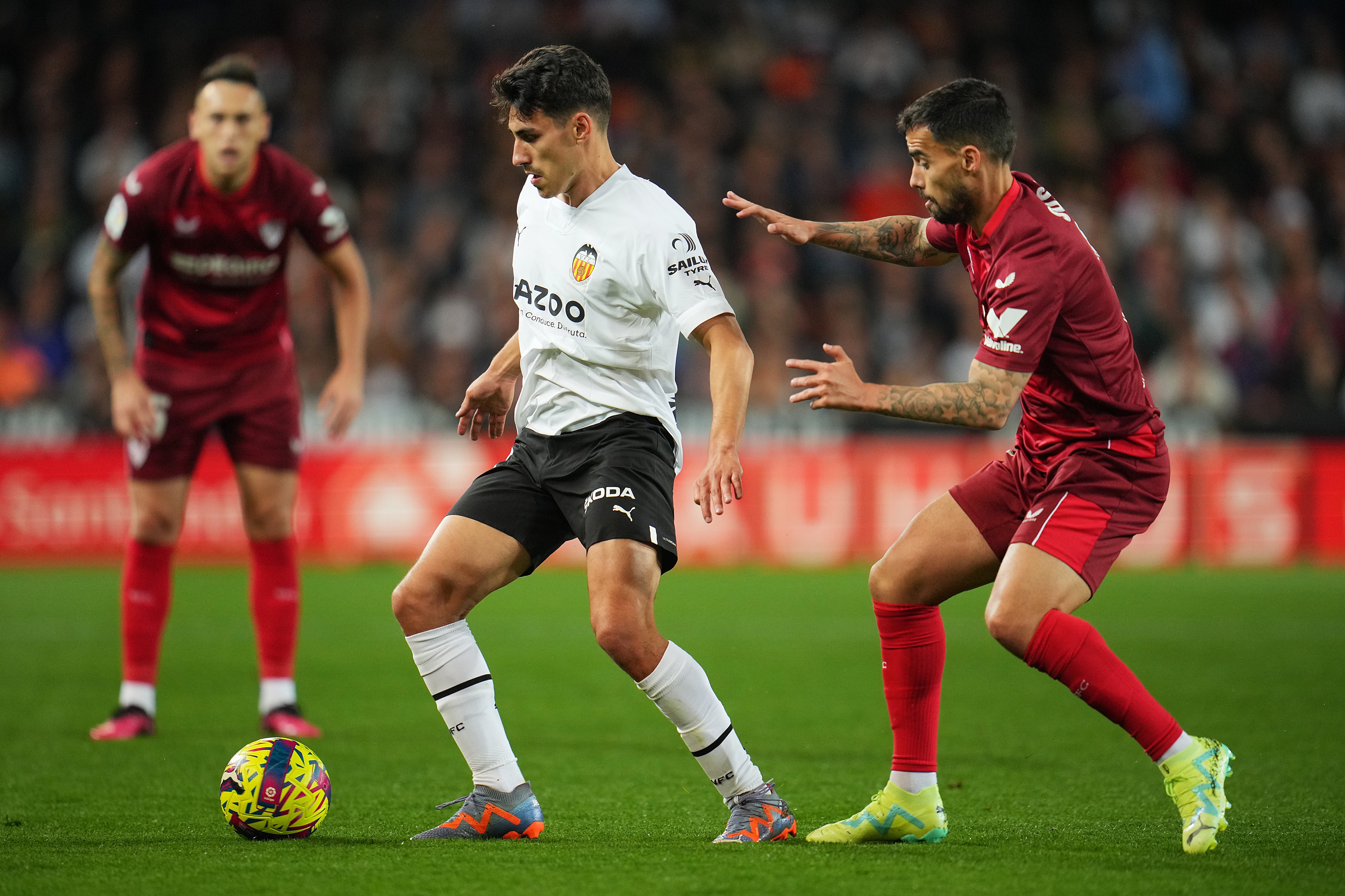 VALENCIA, SPAIN - APRIL 16: Andre Almeida of Valencia CF is challenged by Suso of Sevilla FC during the LaLiga Santander match between Valencia CF and Sevilla FC at Estadio Mestalla on April 16, 2023 in Valencia, Spain. (Photo by Aitor Alcalde/Getty Images)