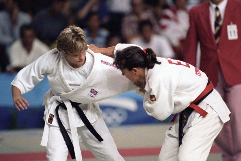 La española Miriam Blasco y la británica Nicola Kim Fairbrother, en el combate final de judo en la categoría de 56 kilos