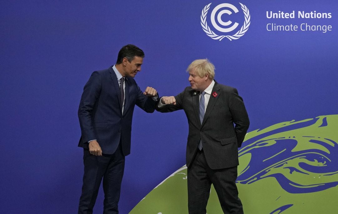 Boris Johnson y Pedro Sánchez en la COP26.