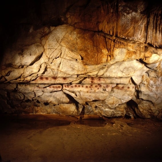 Puntos con más de 40.000 años en la Cueva de El Castillo