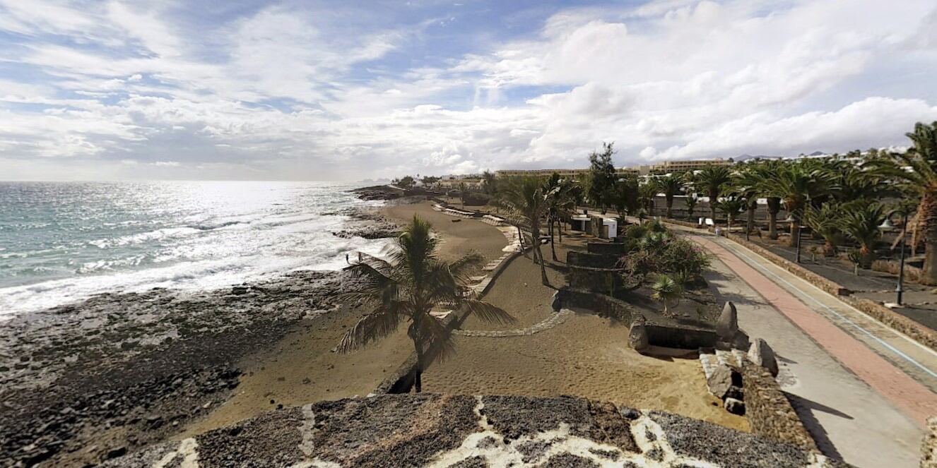 Playa Bastián de Costa Teguise, en Lanzarote.