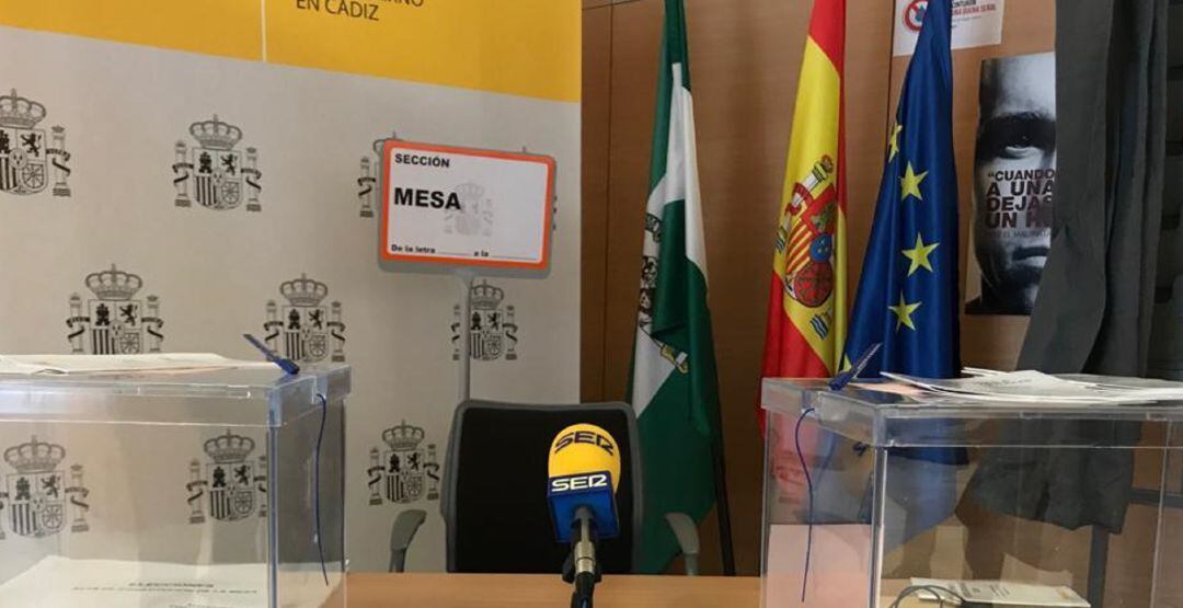 Mesa electoral piloto en la Subdelegación del Gobierno en Cádiz