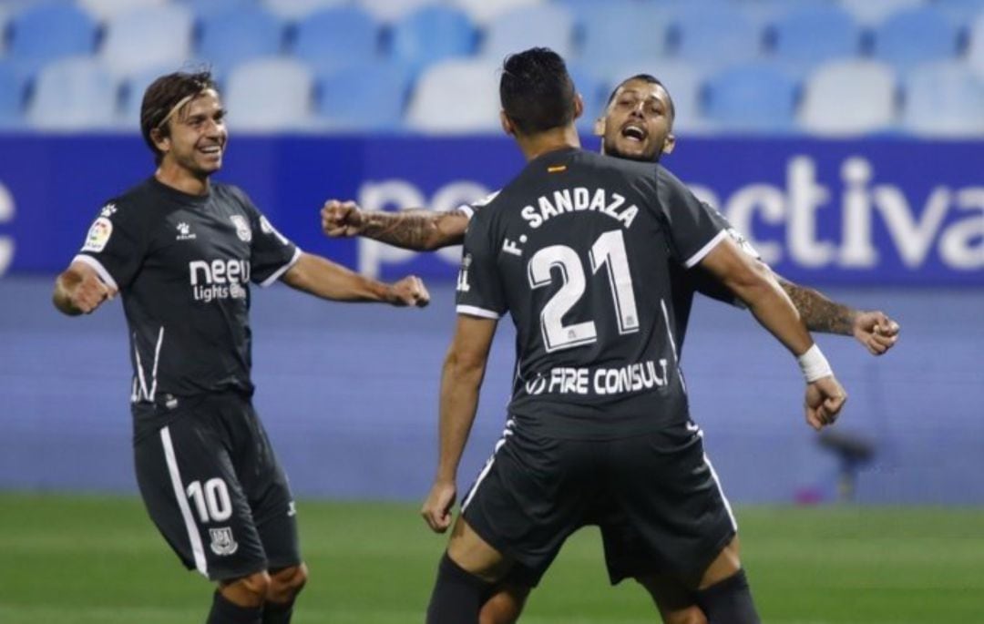 Jugadores de la AD Alcorcón celebrando un gol